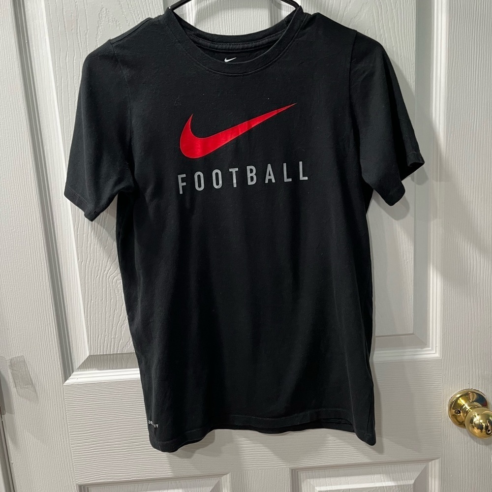 The Nike Tee kids nike t shirt size large